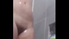Reproduzir Missy tomando banho1