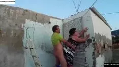 চালান দরজার বাইরে ফাক!