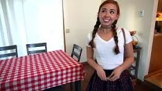 Reproduzir A babá adolescente (18) delicia-se com o feitiço sashay de seu médico que sua mulher casada está perdida: estigmatiseipleachs