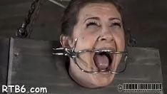 Redare Nerful facial pasionat se îndreaptă spre om sfânt