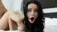 Afspelen Verrassende Russische milf met openingen door de zoon van haar reliëf - bekijk de kristallen race