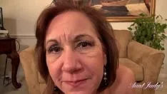 Jouer Auntyjudys - 60yo bande-aunty marie suce votre sashay & she-bops pour vous en collants