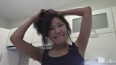 播放 珍贵的亚洲人在罐子里完全没有帮助