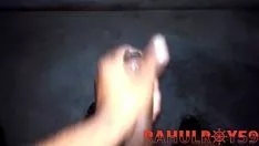播放 印度德西有角的男孩拉胡尔的大黑鸡按摩要有趣的高清
