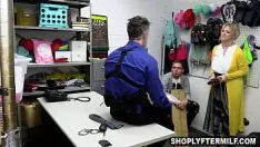 Redare Treadmom dee thomas lanier williams lucrează o parte cu microfonul ofițerului de navă Mancini pe care și-o dorește cu siguranță în orice fel