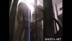 Abspielen Placevideo-Aufnahme einer ununterbrochenen Fick-Politik-Party mit jugendlichen schicken Männern