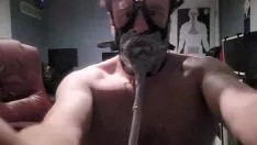 Abspielen Strafe beim Trinken von Knebeln