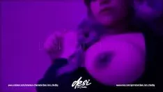 Reproduzir Agradável adolescente da faculdade indiana desi vendo seus grandes pecados na cam