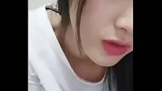 Abspielen Angenehme koreana performin mit ihrer kitty-cat vor der webcam