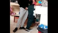 Jouer Llego a mis une casa con ggenus anas de folar y encuentro a mi tamil nadutra cocinando.