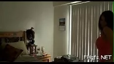 चलाएँ सुखद आकर्षक सेक्स के लिए तैयार है, और उसकी बिल्ली-बिल्ली भीगी हुई है
