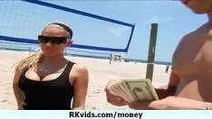 Reproducir El dinero derrama los frijoles - grabación de video porno 27