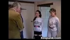 Riproduci Milf vivace in porno feticcio rovente