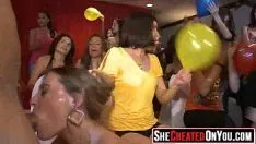 Redare 02 desfrânate de partid politic cu aspirație striptease gumshoe 024