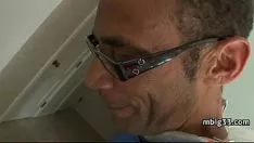 Redare O milf blondă cu sânii mari se ia cu negrul mare al prietenului
