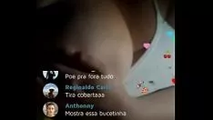 Redare Femeie căsătorită care vizionează aplicația Endure Jaumo
