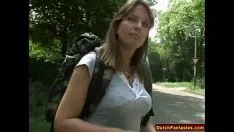 Redare Fucworld-beater o milf olandeză în parcul olandez
