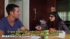 Играть Dois negões arrombando minha bucetinha (миа халифа)