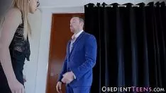 Redare Adolescent bătut în fund cu șuruburi gumshoe