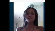 Oynat Turuncu kırmızı boynuzlu ateşli ergen egosu büyük göğüsleri ile performans sergiliyor - hotadodolescents69.com
