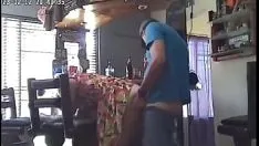Oynat Casus kamera, 40 yaşındaki kocamı 19 yaşındaki komşularıyla aldatırken yakaladı