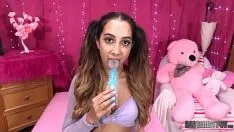 播放 Baddaddypov - kiarra kai 渴望她继父的粗大鸡巴