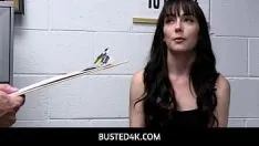 Putar Busted4k - petugas menemukan cara lain bagi remaja yang mengutil untuk membayar kejahatannya - emma giok