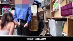 Putar Thiefteens - raja geneva yang difacialized kebobolan dengan penis polisi