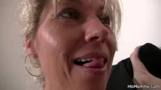 播放 发现他的妈妈和青少年女友互相指交