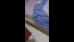 Играть Латинская шлюха получает удовольствие от массивного настоящего члена