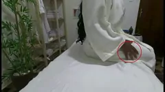 Riproduci Vero servizio di massaggio tantrico ripreso dalla telecamera