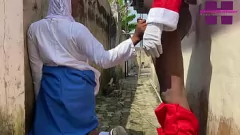 Putar Pesta Natal dengan Santa: Aksi Hardcore Ayam Hitam Luar Ruang
