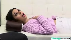 Putar Terapi yang Diubah X-rated: Dorongan Aria Valencia yang tak tertahankan yang dipenuhi oleh Dr. Magnum di kantor