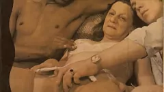 Jouer Grannies de milf poilues et gilf en trio rétro