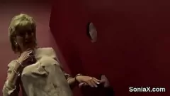 Redare Lady Sonia, MILF britanică adulteră, în lenjerie intimă, își arată naturalele enorme pentru o sesiune de fetiș