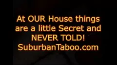Redare Descoperiți micile secrete murdare pe care vecinii tăi le păstrează secrete: o MILF blondă hardcore și o adolescentă brunetă într-un trio sălbatic cu schimburi faciale, muie și spermă