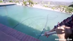 Oynat Sloan Rider: Azgın üvey büyükanne vahşi bir oral seks ve derin boğaz oturumu için genç üvey torununu baştan çıkarıyor