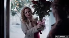 Afspelen Wanhopige echtgenoot neukt krankzinnige MILF om zijn vrouw terug te winnen in een wild hardcore porno-avontuur