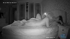 Odtwórz Podglądacz rzucił telewizor - tribade Nina i kira karmienie kotka i kciukiem w nocy