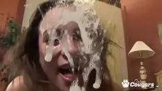 Afspelen Gold Rayne krijgt een grote mussy nervus facialis en zoekt zo de splooge uit