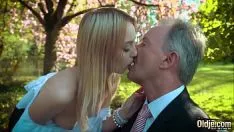 Jouer adolescent blond inarticulé fucworld-batteur un vieux garçon qu'elle reprend son cumstroke